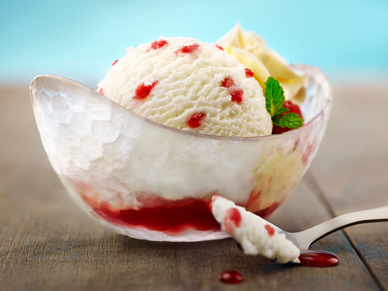 046_F082_raspberry_ice_cream