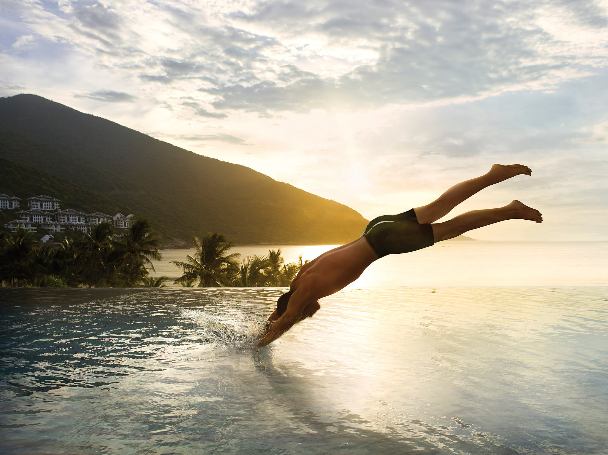 ISPR_SwimmingPool_SilhouetteJumping